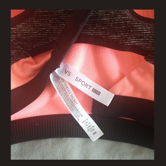 Victoria's Secret Sport. 34DD. Never worn. - Picture 2 of 3